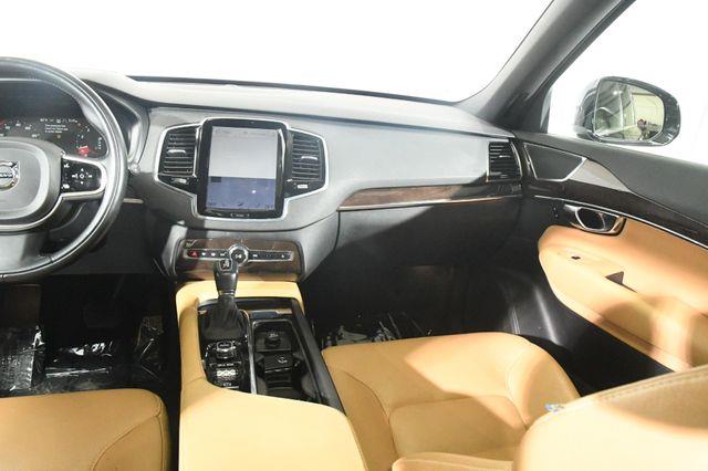 2017 Volvo XC90 Momentum photo