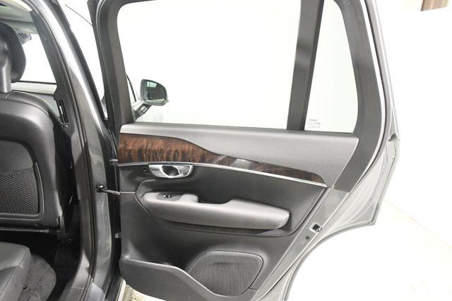 2017 Volvo XC90 Momentum photo
