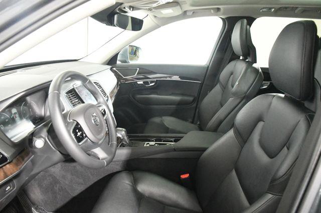 2017 Volvo XC90 Momentum photo