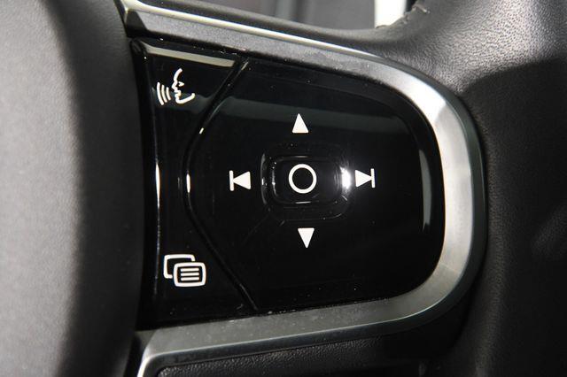 2017 Volvo XC90 Momentum photo