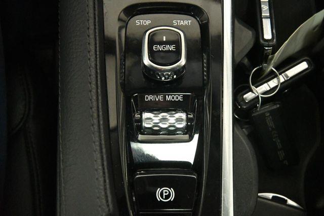 2017 Volvo XC90 Momentum photo