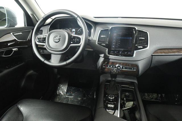 2017 Volvo XC90 Momentum photo
