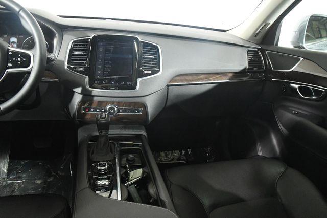 2017 Volvo XC90 Momentum photo