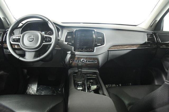 2017 Volvo XC90 Momentum photo