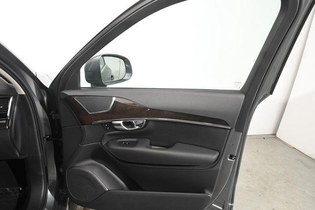 2017 Volvo XC90 Momentum photo