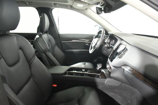 2017 Volvo XC90 Momentum photo
