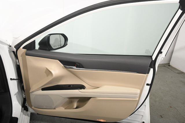 2019 Toyota Camry LE photo