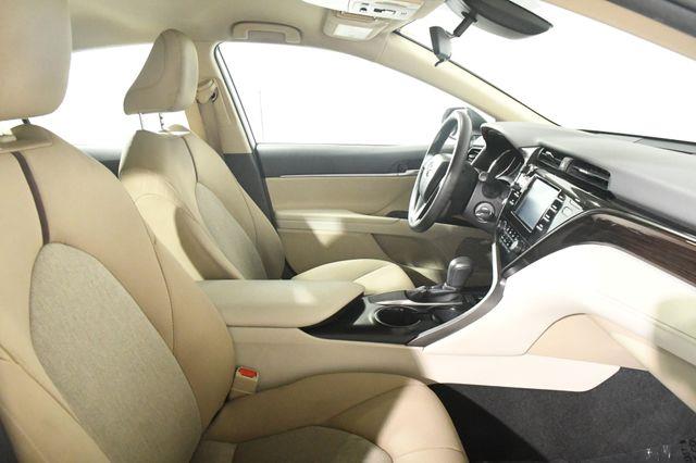2019 Toyota Camry LE photo
