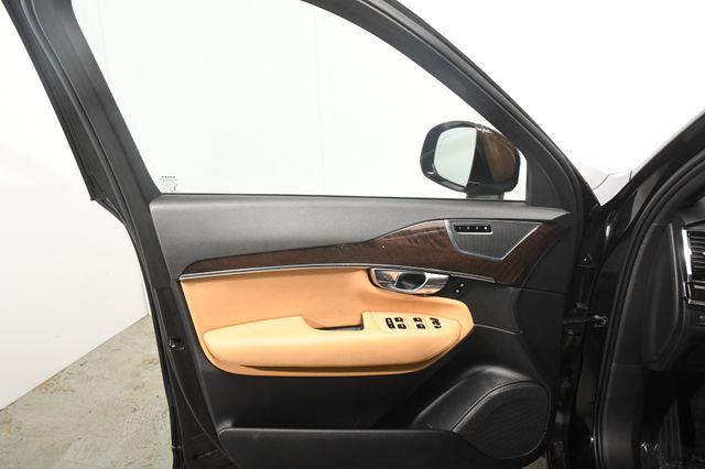 2017 Volvo XC90 Momentum photo