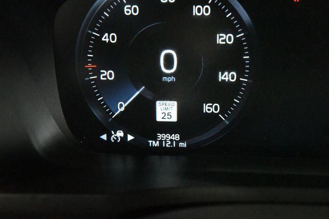 2017 Volvo XC90 Momentum photo