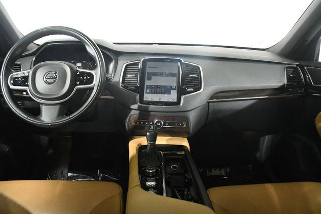 2017 Volvo XC90 Momentum photo