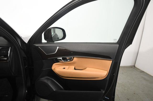 2017 Volvo XC90 Momentum photo