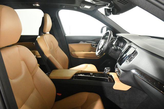 2017 Volvo XC90 Momentum photo
