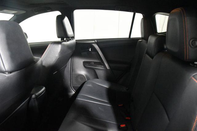 2017 Toyota RAV4 SE photo