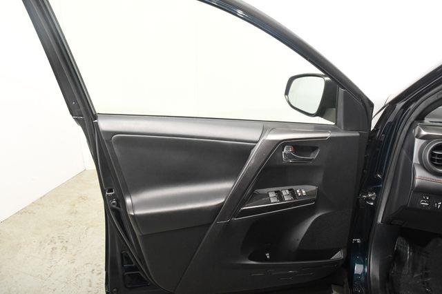 2017 Toyota RAV4 SE photo
