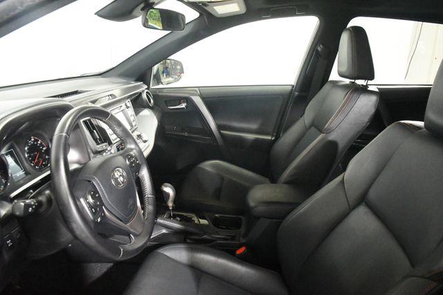 2017 Toyota RAV4 SE photo