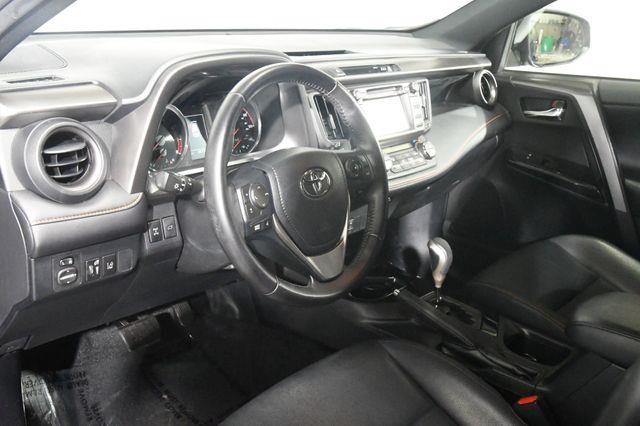 2017 Toyota RAV4 SE photo