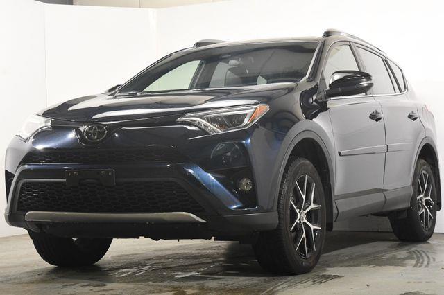 The 2017 Toyota RAV4 SE photos