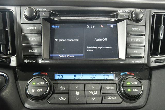 2017 Toyota RAV4 SE photo