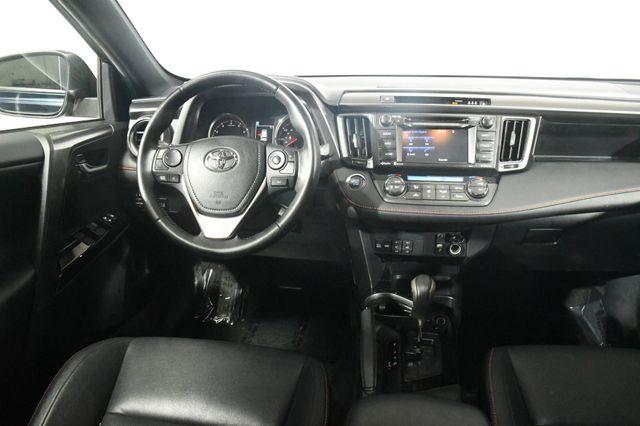 2017 Toyota RAV4 SE photo