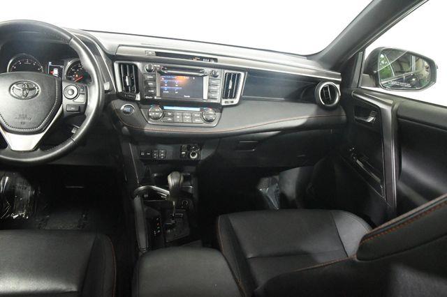 2017 Toyota RAV4 SE photo