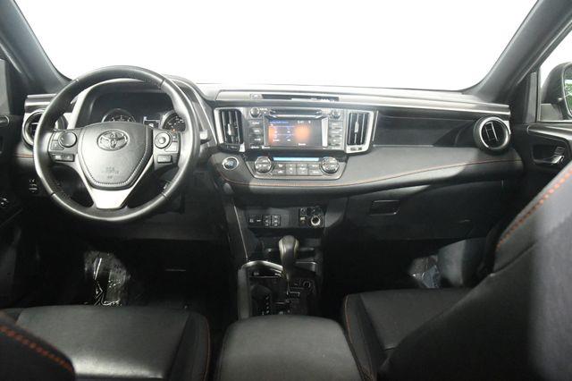 2017 Toyota RAV4 SE photo