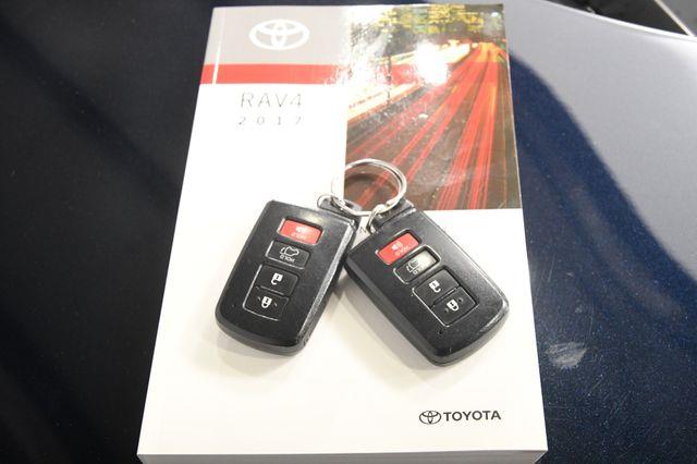 2017 Toyota RAV4 SE photo