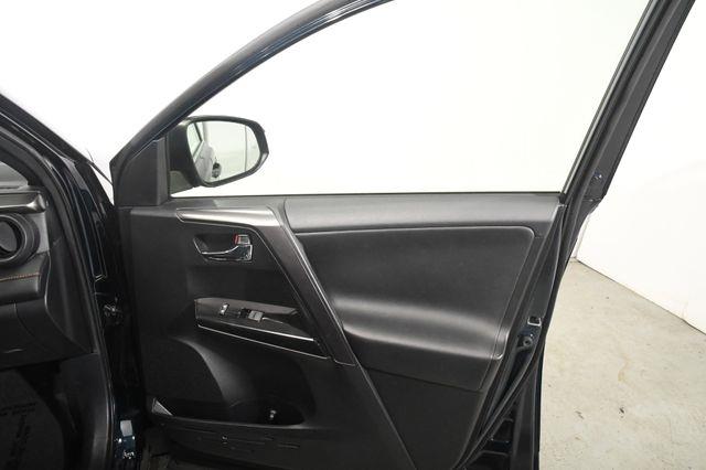 2017 Toyota RAV4 SE photo