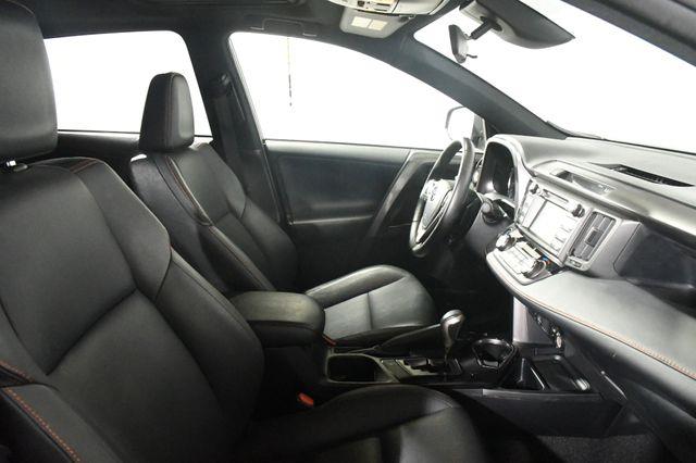 2017 Toyota RAV4 SE photo