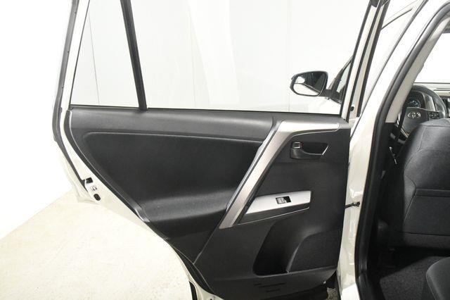 2017 Toyota RAV4 LE photo