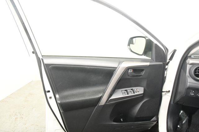 2017 Toyota RAV4 LE photo