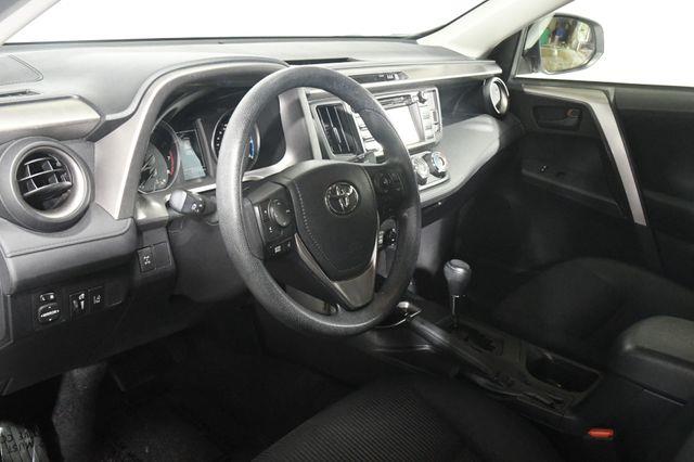 2017 Toyota RAV4 LE photo
