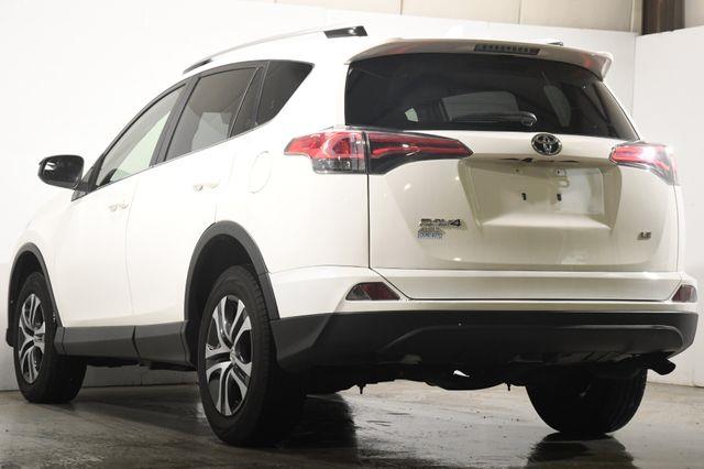 2017 Toyota RAV4 LE photo