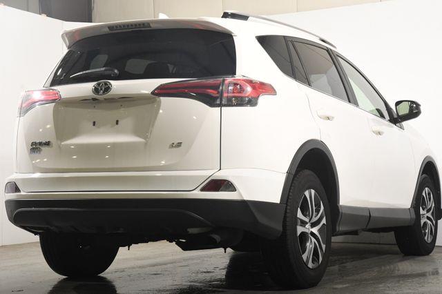 2017 Toyota RAV4 LE photo
