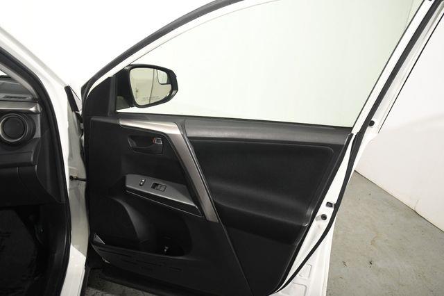 2017 Toyota RAV4 LE photo