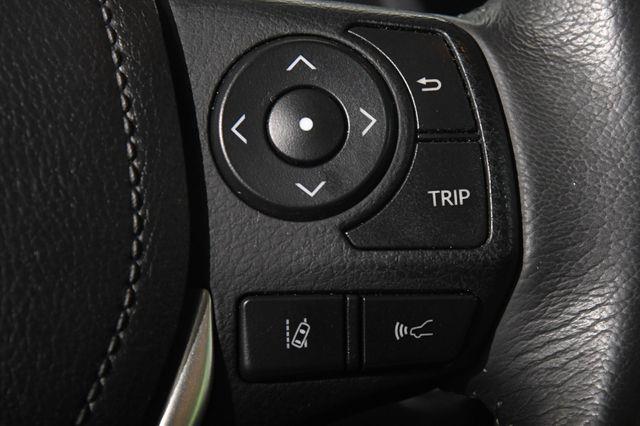 2017 Toyota Corolla SE photo