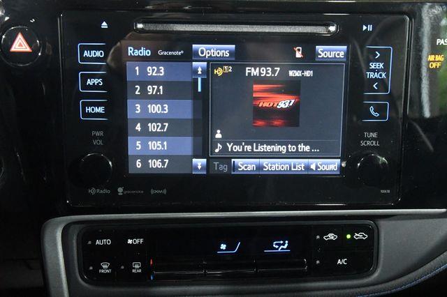 2017 Toyota Corolla SE photo