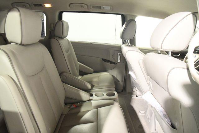 2016 Nissan Quest Platinum w/DvD/ Safety Tech/ N photo