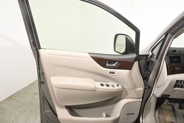 2016 Nissan Quest Platinum w/DvD/ Safety Tech/ N photo