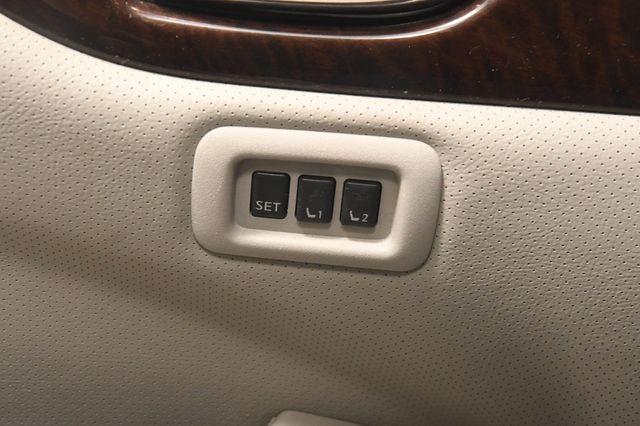 2016 Nissan Quest Platinum w/DvD/ Safety Tech/ N photo