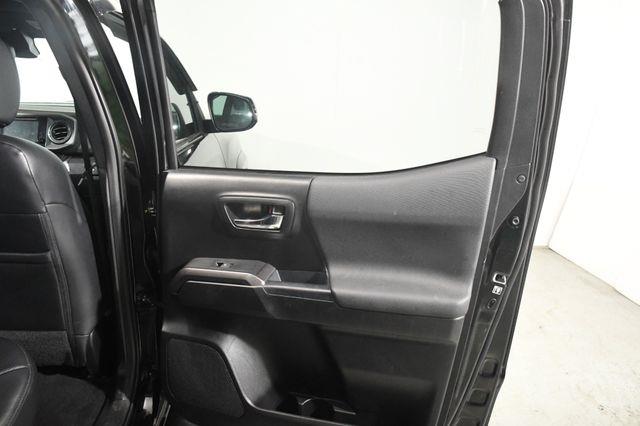 2018 Toyota Tacoma TRD Sport w/ Blind Spot/ Nav/  photo