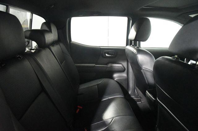 2018 Toyota Tacoma TRD Sport w/ Blind Spot/ Nav/  photo