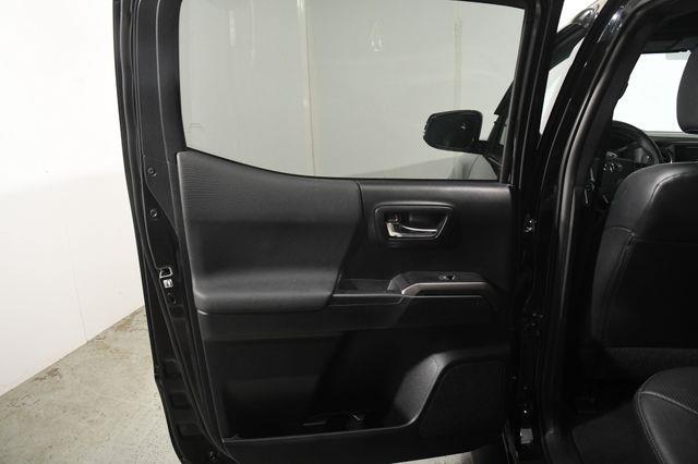 2018 Toyota Tacoma TRD Sport w/ Blind Spot/ Nav/  photo