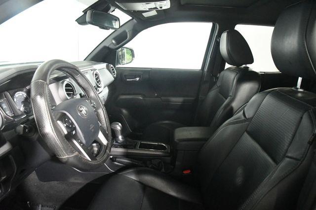 2018 Toyota Tacoma TRD Sport w/ Blind Spot/ Nav/  photo