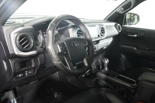 2018 Toyota Tacoma TRD Sport w/ Blind Spot/ Nav/  photo