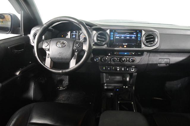 2018 Toyota Tacoma TRD Sport w/ Blind Spot/ Nav/  photo