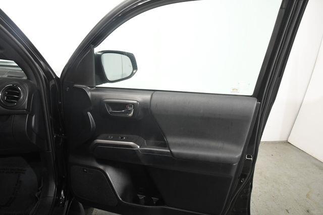 2018 Toyota Tacoma TRD Sport w/ Blind Spot/ Nav/  photo