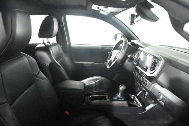 2018 Toyota Tacoma TRD Sport w/ Blind Spot/ Nav/  photo