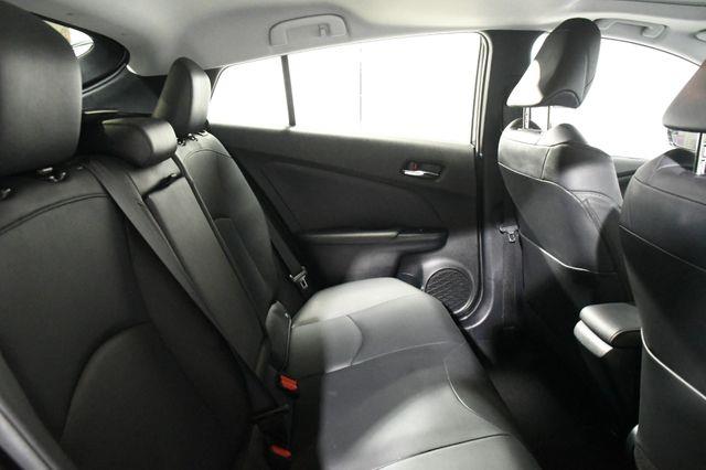 2016 Toyota Prius Four Touring w/ Leather / Nav/ photo