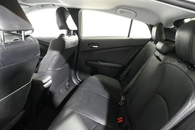 2016 Toyota Prius Four Touring w/ Leather / Nav/ photo